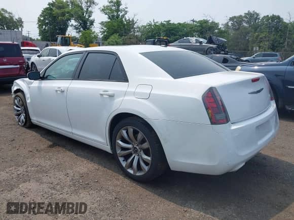 2014 Chrysler 300 S с VIN 2C3CCABG0EH286444, выставлен на аукционе IAAI как лот 42482926 с пробегом 126 092 миль миль и . История ставок и продаж доступна на DreamBid. Изображение 3.