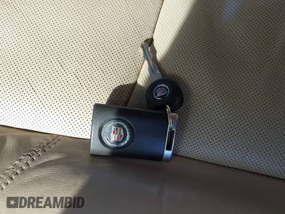 2011 Cadillac Escalade ESV Premium z VIN 1GYS4JEF1BR154922, wystawiony jako IAAI lot #41487239 z przebiegiem 154 979 mil mil oraz . Historia ofert i sprzedaży dostępna na DreamBid. Obrazek 11.