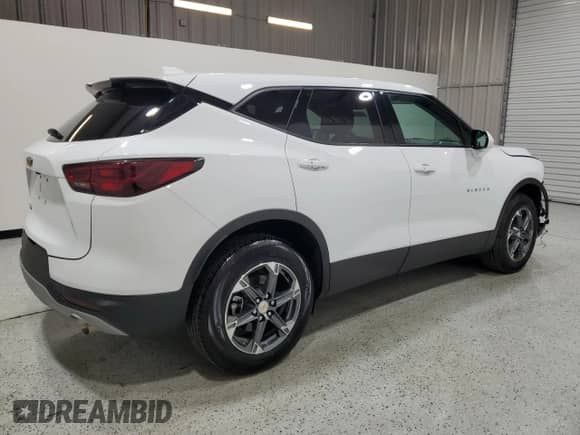 2025 Chevrolet Blazer LT z VIN 3GNKBCR4XSS173635, wystawiony jako Copart lot #89838315 z przebiegiem 8 911 mil mil oraz Czysty tytuł • Clean title. Historia ofert i sprzedaży dostępna na DreamBid. Obrazek 3.