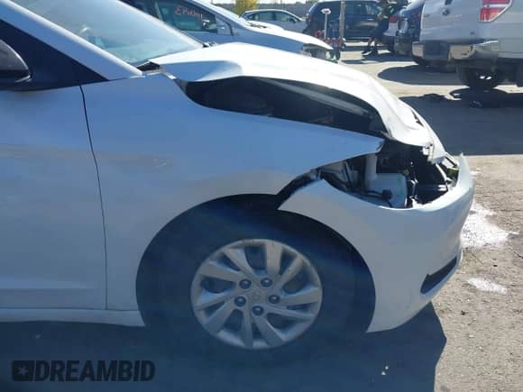 2018 Hyundai Elantra SE с VIN 5NPD74LF9JH355788, выставлен на аукционе IAAI как лот 43417878 с пробегом 71 861 миль миль и . История ставок и продаж доступна на DreamBid. Изображение 12.