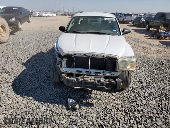 2005 Dodge Dakota SLT with VIN 1D7HE42K85S327595, listed as a Copart auction lot 64880935 with 135,771 mi miles and Salvage title. Bid and sale history available at DreamBid. Image 5.