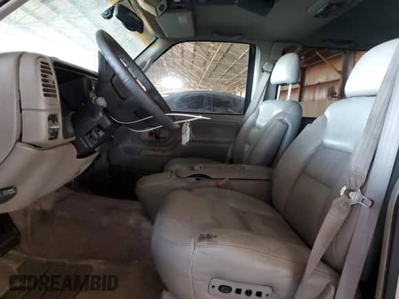 1999 Chevrolet Tahoe with VIN 1GNEC13R6XJ546228, listed as a Copart auction lot 47996675 with 133,028 mi miles and Salvage title. Bid and sale history available at DreamBid. Image 7.
