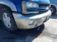 2002 Chevrolet TrailBlazer LTZ z VIN 1GNDT13SX22371063, wystawiony jako IAAI lot #42815452 z przebiegiem 154 952 mil mil oraz . Historia ofert i sprzedaży dostępna na DreamBid. Obrazek 6.