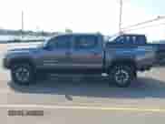 2019 Toyota Tacoma SR z VIN 3TMCZ5AN6KM229020, wystawiony jako IAAI lot #43090158 z przebiegiem 117 151 mil mil oraz . Historia ofert i sprzedaży dostępna na DreamBid. Obrazek 15.