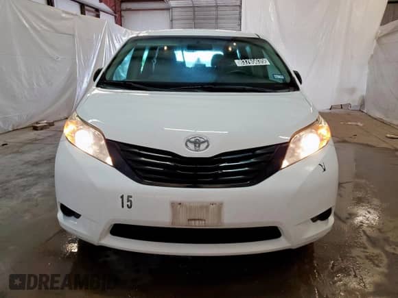 2017 Toyota Sienna L with VIN 5TDZZ3DC8HS827952, listed as a Copart auction lot 83765035 with 31,786 mi miles and Clean title. Bid and sale history available at DreamBid. Image 5.