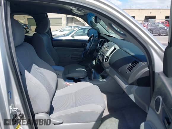 2011 Toyota Tacoma z VIN 5TFUU4EN7BX007149, wystawiony jako IAAI lot #40732059 z przebiegiem 96 347 mil mil oraz . Historia ofert i sprzedaży dostępna na DreamBid. Obrazek 5.