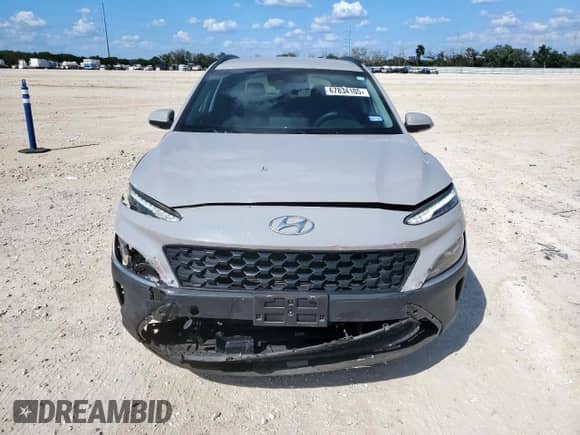2022 Hyundai Kona SEL z VIN KM8K6CABXNU919041, wystawiony jako Copart lot #67834105 z przebiegiem 17 740 mil mil oraz Szkoda całkowita • Salvage title. Historia ofert i sprzedaży dostępna na DreamBid. Obrazek 5.