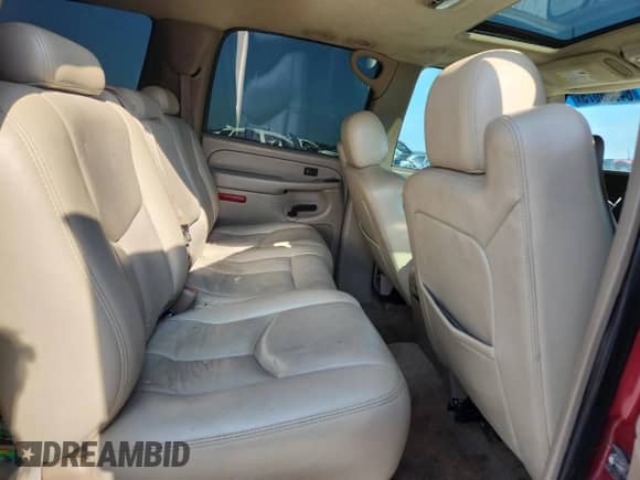 2005 Chevrolet Suburban LS z VIN 3GNEC16Z25G247815, wystawiony jako Copart lot #64508075 z przebiegiem 199 085 mil mil oraz Czysty tytuł • Clean title. Historia ofert i sprzedaży dostępna na DreamBid. Obrazek 11.