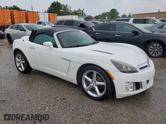 2008 Saturn Sky Red Line with VIN 1G8MG35X98Y102960, listed as a Copart auction lot 61233914 with 129,890 mi miles and Salvage title. Bid and sale history available at DreamBid. Image 4.
