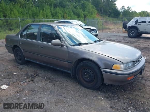 1993 Honda Accord LX z VIN JHMCB7658PC052390, wystawiony jako IAAI lot #43007376 z przebiegiem 276 373 mil mil oraz . Historia ofert i sprzedaży dostępna na DreamBid. Obrazek 1.