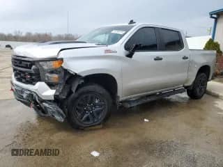 2022 Chevrolet Silverado 1500 Custom Trail Boss с VIN 3GCPDCEK4NG565546, выставлен на аукционе Copart как лот 50196175 с пробегом 103 171 миль миль и Списание • Salvage title. История ставок и продаж доступна на DreamBid. Изображение 1.