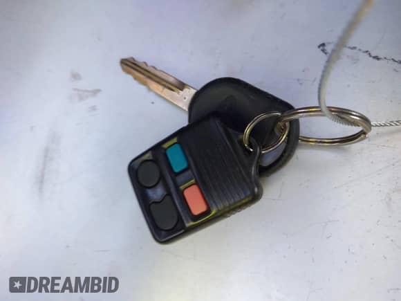 2005 Ford Mustang Deluxe z VIN 1ZVFT80NX55210351, wystawiony jako IAAI lot #43524546 z przebiegiem 203 300 mil mil oraz . Historia ofert i sprzedaży dostępna na DreamBid. Obrazek 11.