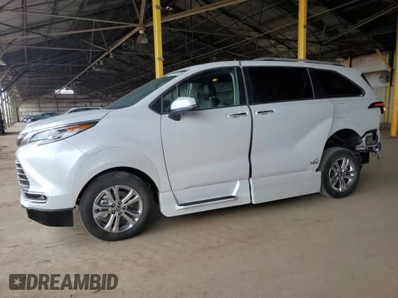 2023 Toyota Sienna Platinum с VIN 5TDESKFC4PS095831, выставлен на аукционе Copart как лот 55919975 с пробегом 6 626 миль миль и Списание • Salvage title. История ставок и продаж доступна на DreamBid. Изображение 1.
