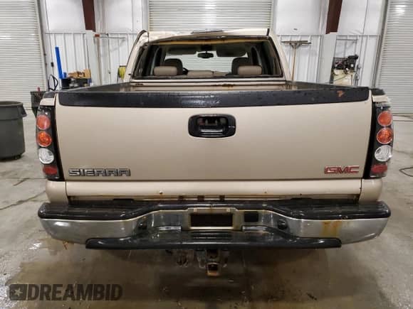 2006 GMC Sierra 1500 SLT with VIN 2GTEK13T861151161, listed as a Copart auction lot 57295185 with 233,274 mi miles and Salvage title. Bid and sale history available at DreamBid. Image 6.