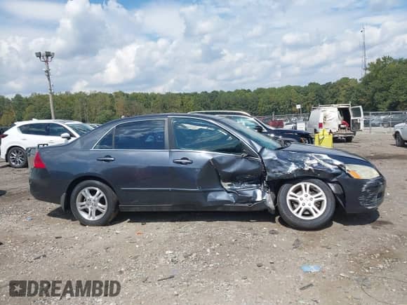 2006 Honda Accord EX z VIN 1HGCM56796A135839, wystawiony jako IAAI lot #43298997 z przebiegiem 373 351 mil mil oraz . Historia ofert i sprzedaży dostępna na DreamBid. Obrazek 13.