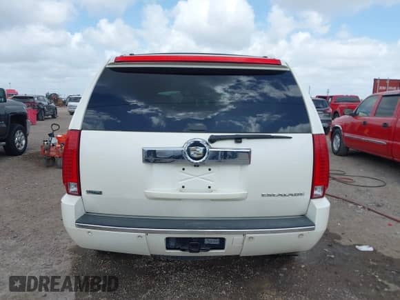 2010 Cadillac Escalade Premium z VIN 1GYUKCEF5AR161736, wystawiony jako IAAI lot #42742355 z przebiegiem 167 681 mil mil oraz . Historia ofert i sprzedaży dostępna na DreamBid. Obrazek 16.