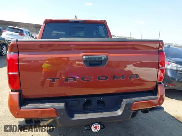 2025 Toyota Tacoma SR5 с VIN 3TMKB5FN7SM036657, выставлен на аукционе IAAI как лот 43373811 с пробегом 473 миль миль и . История ставок и продаж доступна на DreamBid. Изображение 16.