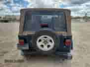 2003 Jeep Wrangler X z VIN 1J4FA39S33P356428, wystawiony jako Copart lot #70285135 z przebiegiem 147 788 mil mil oraz Szkoda całkowita • Salvage title. Historia ofert i sprzedaży dostępna na DreamBid. Obrazek 6.