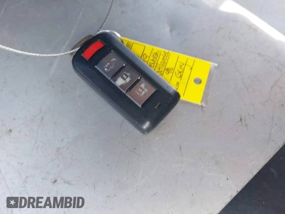 2019 Mitsubishi Outlander ES z VIN JA4AZ3A3XKZ020513, wystawiony jako IAAI lot #43344203 z przebiegiem 121 168 mil mil oraz . Historia ofert i sprzedaży dostępna na DreamBid. Obrazek 11.