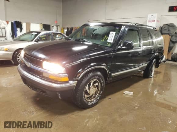 1998 Chevrolet Blazer LT z VIN 1GNDT13W3W2226889, wystawiony jako Copart lot #86559424 z przebiegiem 170 380 mil mil oraz Szkoda całkowita • Salvage title. Historia ofert i sprzedaży dostępna na DreamBid. Obrazek 1.