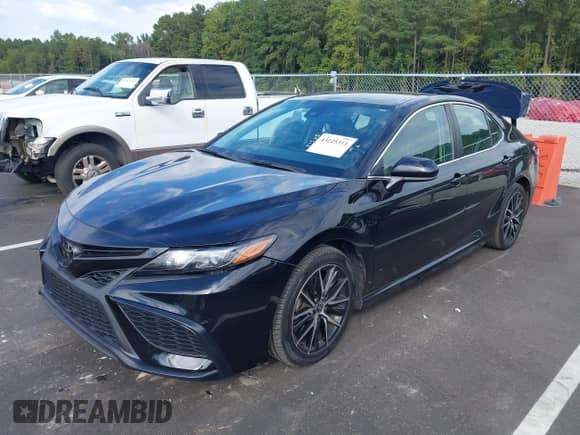 2021 Toyota Camry SE Nightshade z VIN 4T1G11AK8MU494510, wystawiony jako IAAI lot #43225311 z przebiegiem 73 978 mil mil oraz . Historia ofert i sprzedaży dostępna na DreamBid. Obrazek 18.