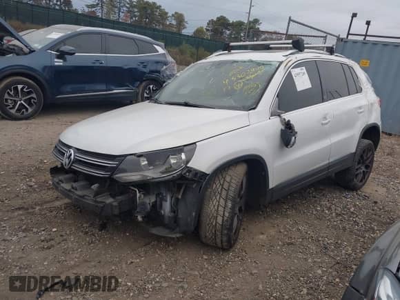 2017 Volkswagen Tiguan Wolfsburg Edition с VIN WVGRV7AX6HK013019, выставлен на аукционе IAAI как лот 43557249 с пробегом 111 435 миль миль и . История ставок и продаж доступна на DreamBid. Изображение 2.