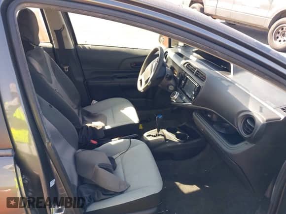 2015 Toyota Prius One z VIN JTDKDTB38F1111002, wystawiony jako IAAI lot #43250745 z przebiegiem 229 161 mil mil oraz . Historia ofert i sprzedaży dostępna na DreamBid. Obrazek 5.