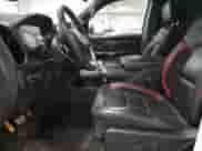 2021 Ram 1500 z VIN IA046229, wystawiony jako Copart lot #59465905 z przebiegiem 19 796 mil mil oraz Szkoda całkowita • Salvage title. Historia ofert i sprzedaży dostępna na DreamBid. Obrazek 7.