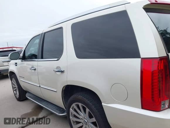2009 Cadillac Escalade with VIN 1GYFC23299R250494, listed as a IAAI auction lot 42666988 with 266,508 mi miles and . Bid and sale history available at DreamBid. Image 14.