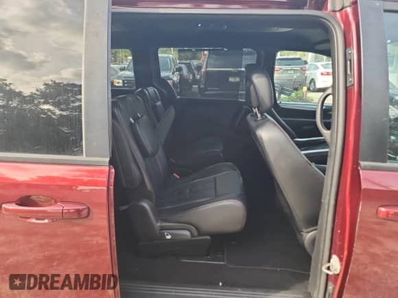 2019 Dodge Grand Caravan GT z VIN 2C4RDGEG1KR709538, wystawiony jako Copart lot #80912085 z przebiegiem 146 890 mil mil oraz Czysty tytuł • Clean title. Historia ofert i sprzedaży dostępna na DreamBid. Obrazek 6.