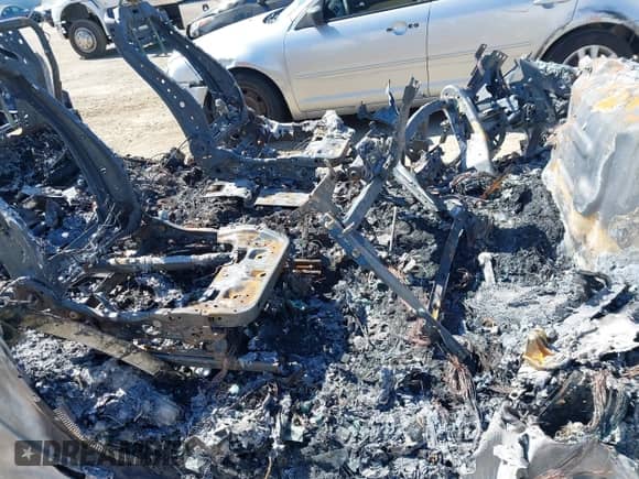 2018 Ford F-150 XL z VIN 1FTEW1EP2JFA87561, wystawiony jako IAAI lot #42058424 z przebiegiem Nie podano mil oraz . Historia ofert i sprzedaży dostępna na DreamBid. Obrazek 5.