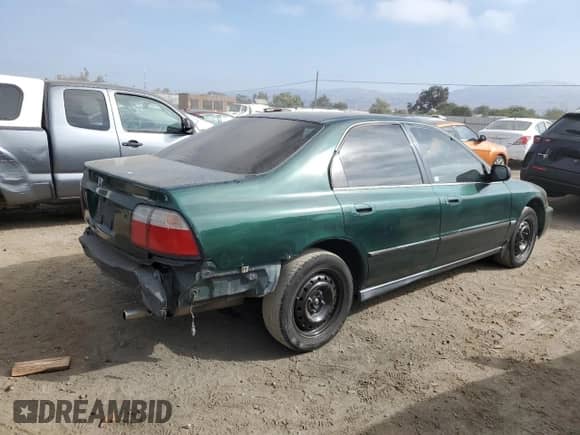 1996 Honda Accord LX z VIN 1HGCD5639TA015189, wystawiony jako Copart lot #70016855 z przebiegiem 223 903 mil mil oraz Szkoda całkowita • Salvage title. Historia ofert i sprzedaży dostępna na DreamBid. Obrazek 3.