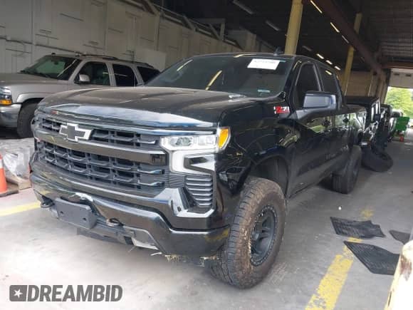 2022 Chevrolet Silverado 1500 RST with VIN 1GCUDEET8NZ622077, listed as a IAAI auction lot 42713780 with 46,022 mi miles and . Bid and sale history available at DreamBid. Image 2.