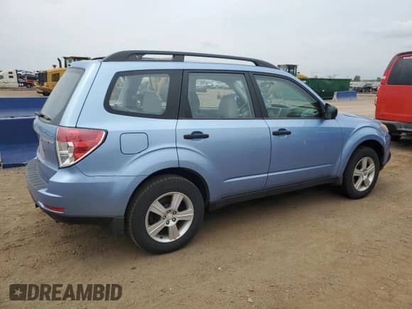 2011 Subaru Forester X z VIN JF2SHBBC4BG703679, wystawiony jako Copart lot #64521565 z przebiegiem 112 026 mil mil oraz Czysty tytuł • Clean title. Historia ofert i sprzedaży dostępna na DreamBid. Obrazek 3.