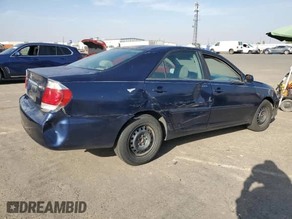 2005 Toyota Camry LE с VIN 4T1BE30K95U412300, выставлен на аукционе Copart как лот 81341765 с пробегом 307 894 миль миль и Списание • Salvage title. История ставок и продаж доступна на DreamBid. Изображение 3.