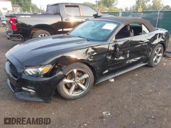 2017 Ford Mustang V6 z VIN 1FATP8EM5H5285088, wystawiony jako IAAI lot #43135719 z przebiegiem 76 248 mil mil oraz . Historia ofert i sprzedaży dostępna na DreamBid. Obrazek 18.