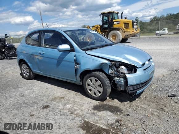 2010 Hyundai Accent GS z VIN KMHCM3AC8AU170768, wystawiony jako Copart lot #69360795 z przebiegiem 92 935 mil mil oraz Szkoda całkowita • Salvage title. Historia ofert i sprzedaży dostępna na DreamBid. Obrazek 4.