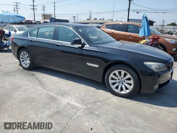 2010 BMW 7 Series 750i xDrive with VIN WBAKC6C56ACL67525, listed as a Copart auction lot 68678395 with 82,492 mi miles and Clean title. Bid and sale history available at DreamBid. Image 4.