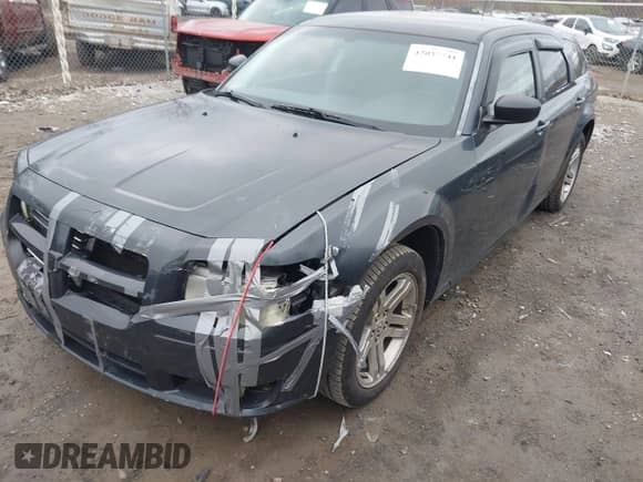 2008 Dodge Magnum SXT with VIN 2D4FV37VX8H225695, listed as a IAAI auction lot 42037741 with 196,099 mi miles and . Bid and sale history available at DreamBid. Image 6.