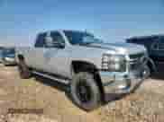 2011 Chevrolet Silverado 2500HD LTZ z VIN 1GC1KYC8XBF113968, wystawiony jako Copart lot #70536765 z przebiegiem 130 485 mil mil oraz Szkoda całkowita • Salvage title. Historia ofert i sprzedaży dostępna na DreamBid. Obrazek 4.