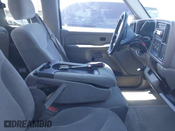 2000 GMC Sierra 1500 SLE z VIN 2GTEC19T0Y1226099, wystawiony jako IAAI lot #42229198 z przebiegiem 210 592 mil mil oraz . Historia ofert i sprzedaży dostępna na DreamBid. Obrazek 5.