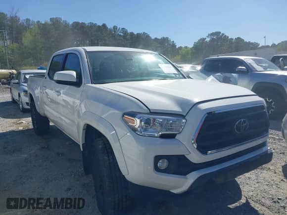 2021 Toyota Tacoma SR5 z VIN 3TYDZ5BN7MT003983, wystawiony jako IAAI lot #42052633 z przebiegiem 60 390 mil mil oraz . Historia ofert i sprzedaży dostępna na DreamBid. Obrazek 13.