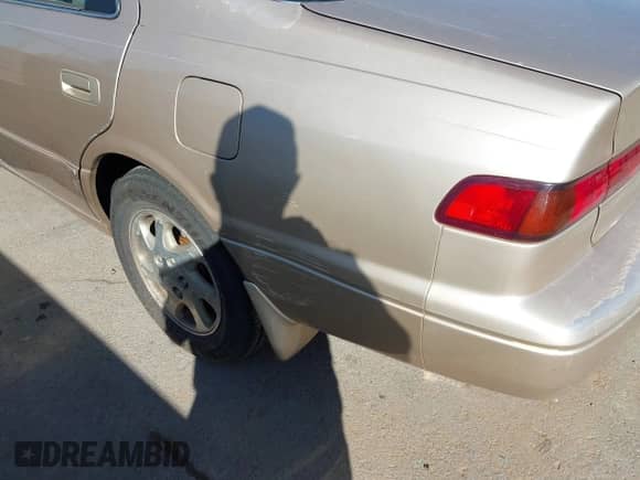 1999 Toyota Camry LE z VIN JT2BF28K7X0215290, wystawiony jako IAAI lot #43498604 z przebiegiem 166 636 mil mil oraz . Historia ofert i sprzedaży dostępna na DreamBid. Obrazek 12.