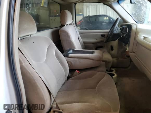 2002 GMC Sierra 1500 z VIN 1GTEC14W22Z149901, wystawiony jako Copart lot #60996325 z przebiegiem 243 259 mil mil oraz Czysty tytuł • Clean title. Historia ofert i sprzedaży dostępna na DreamBid. Obrazek 10.