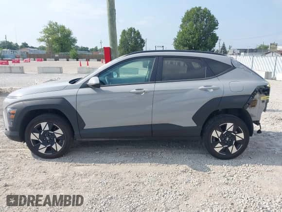 2024 Hyundai Kona SEL с VIN KM8HBCAB1RU096124, выставлен на аукционе IAAI как лот 42904719 с пробегом 26 550 миль миль и . История ставок и продаж доступна на DreamBid. Изображение 15.