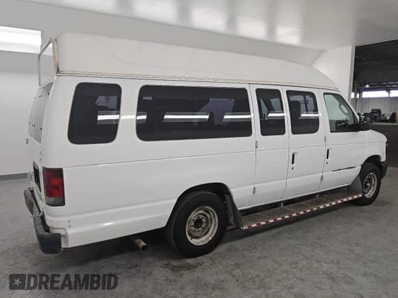 2013 Ford Econoline Cargo Commercial z VIN 1FTNS2EW5DDA19960, wystawiony jako Copart lot #47028585 z przebiegiem 27 714 mil mil oraz Czysty tytuł • Clean title. Historia ofert i sprzedaży dostępna na DreamBid. Obrazek 3.