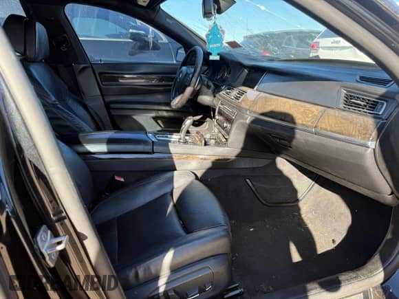 2013 BMW 7 Series 750i with VIN WBAYA8C5XDC996785, listed as a Copart auction lot 47482495 with 134,353 mi miles and Clean title. Bid and sale history available at DreamBid. Image 5.