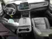 2021 Chevrolet Suburban Premier z VIN 1GNSKFKD0MR492754, wystawiony jako Copart lot #44256615 z przebiegiem 141 576 mil mil oraz Szkoda całkowita • Salvage title. Historia ofert i sprzedaży dostępna na DreamBid. Obrazek 8.