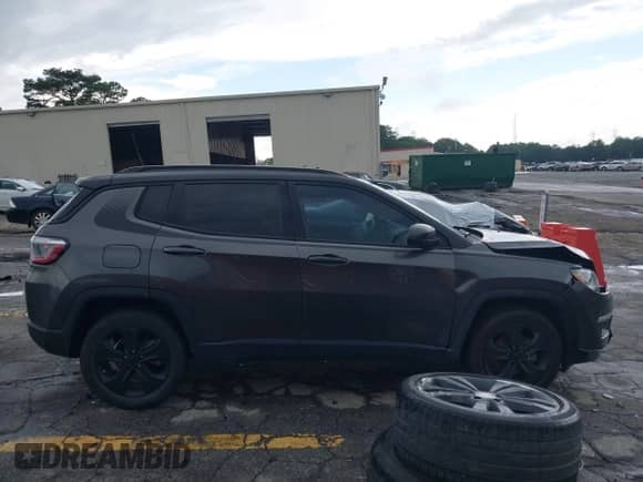 2019 Jeep Compass Altitude z VIN 3C4NJCBB8KT617753, wystawiony jako IAAI lot #42552275 z przebiegiem 63 298 mil mil oraz . Historia ofert i sprzedaży dostępna na DreamBid. Obrazek 13.