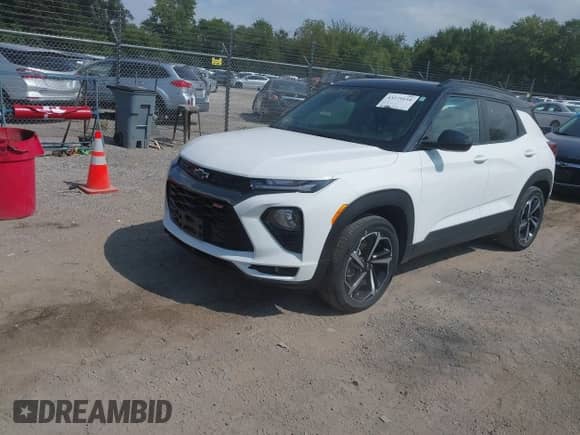 2023 Chevrolet TrailBlazer RS z VIN KL79MTSL0PB123202, wystawiony jako IAAI lot #43279110 z przebiegiem 38 388 mil mil oraz . Historia ofert i sprzedaży dostępna na DreamBid. Obrazek 2.